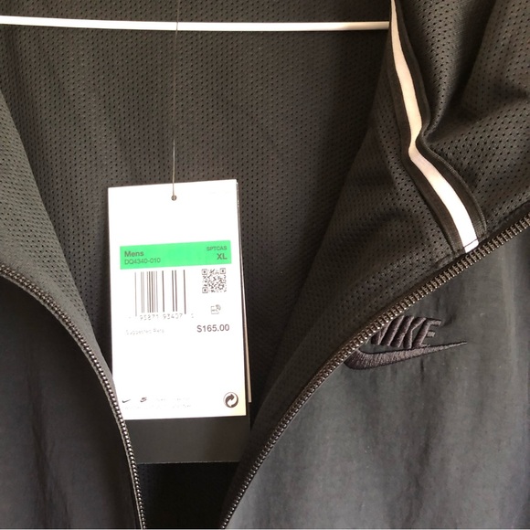 Nike tech woven jacket - Picture 3 of 9